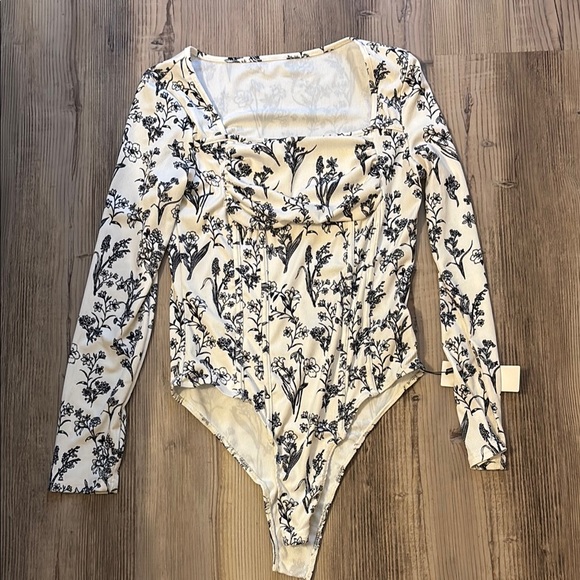 Floral bodysuit - Picture 1 of 4
